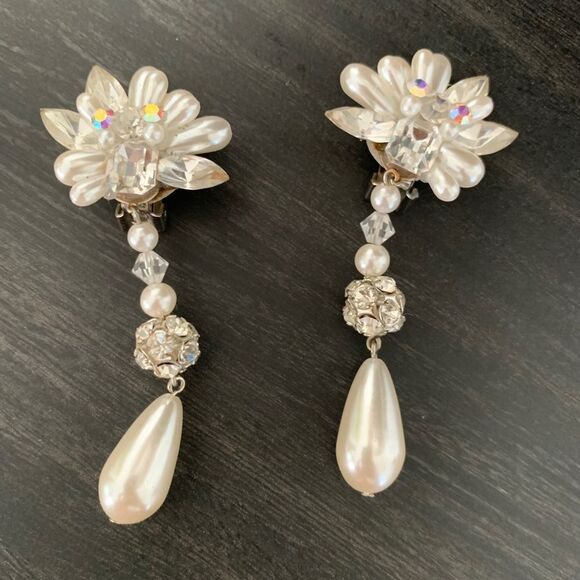 Vintage Suzanne Bjorntegard Flower Pearl Drop Clip On Earrings Bridal Wedding - Picture 5 of 8